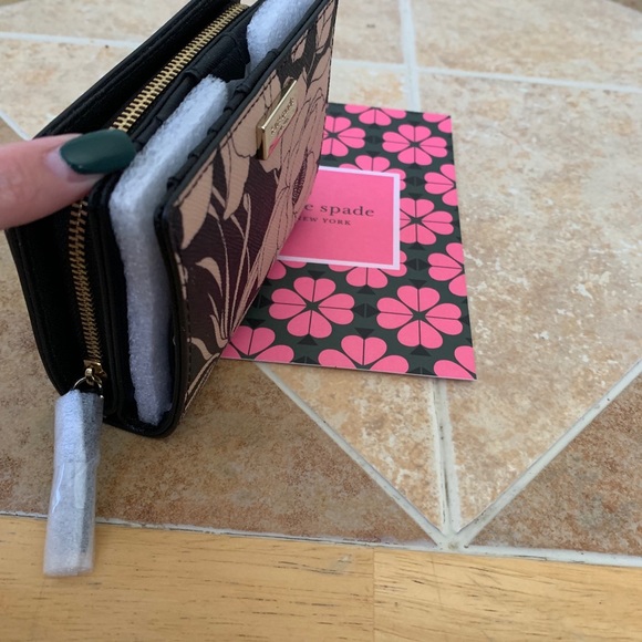 Kate Spade Laurel Way Gardenia Cara Wallet - Picture 5 of 6
